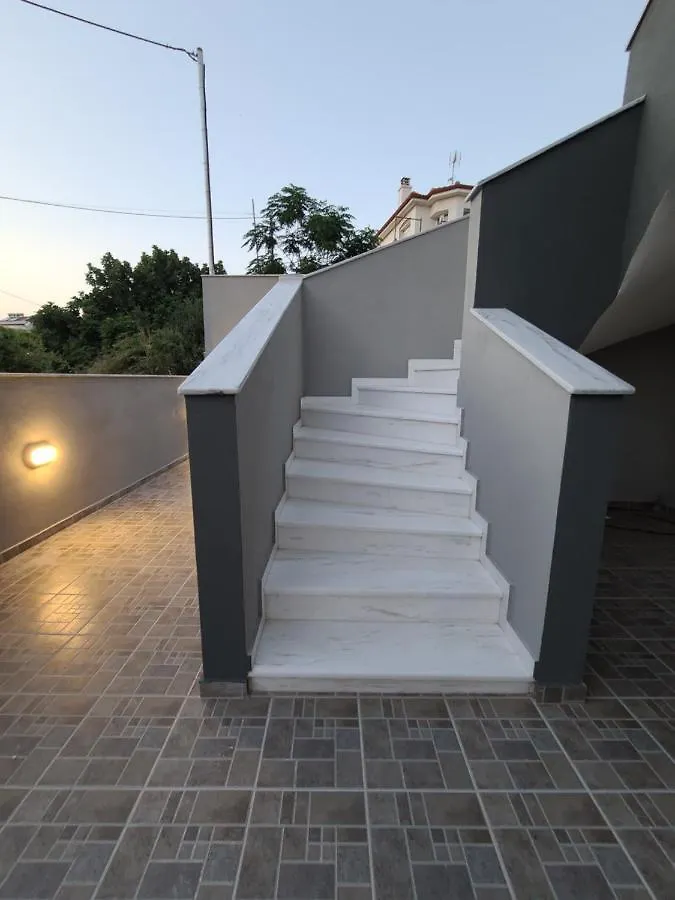 Leks Terra Apartments 니키티